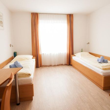 Gastehaus Olympia Reitanlage Munchen-Riem Bed & Breakfast Eksteriør bilde